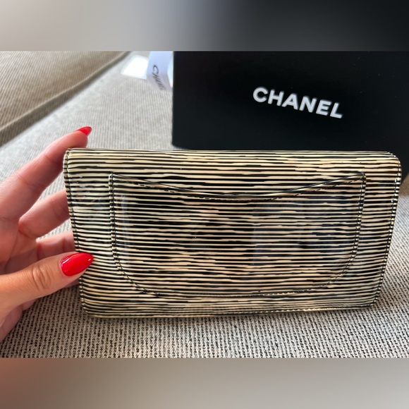 Authentic Chanel Limited Edition Striped Patent L-Yen Wallet - Picture 2 of 6
